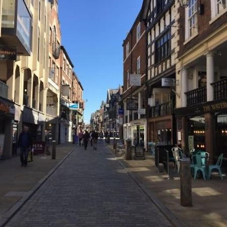 Lovely 2 Bedroom Penthouse Apartment In Chester - Free Parking!! Честер Екстер'єр фото