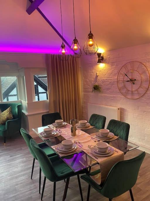 Lovely 2 Bedroom Penthouse Apartment In Chester - Free Parking!! Честер Екстер'єр фото
