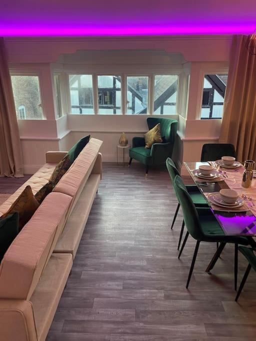 Lovely 2 Bedroom Penthouse Apartment In Chester - Free Parking!! Честер Екстер'єр фото